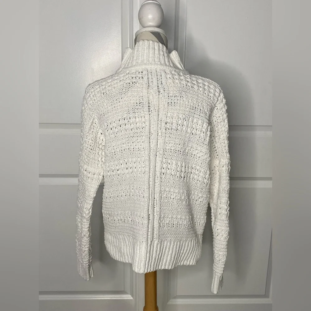 Abercrombie & Fitch Medium White Turtleneck Sweater - Picture 5 of 8